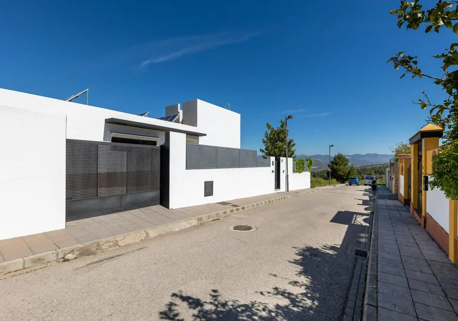Vista exterior de Casa o xalet en venda en La Zubia amb Aire condicionat, Calefacció i Jardí privat