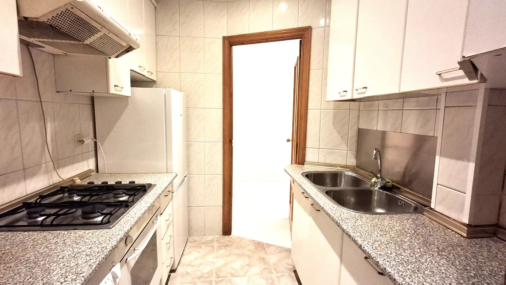 Cocina de Piso en venta en Madrid con Horno, Lavadora y Alarma