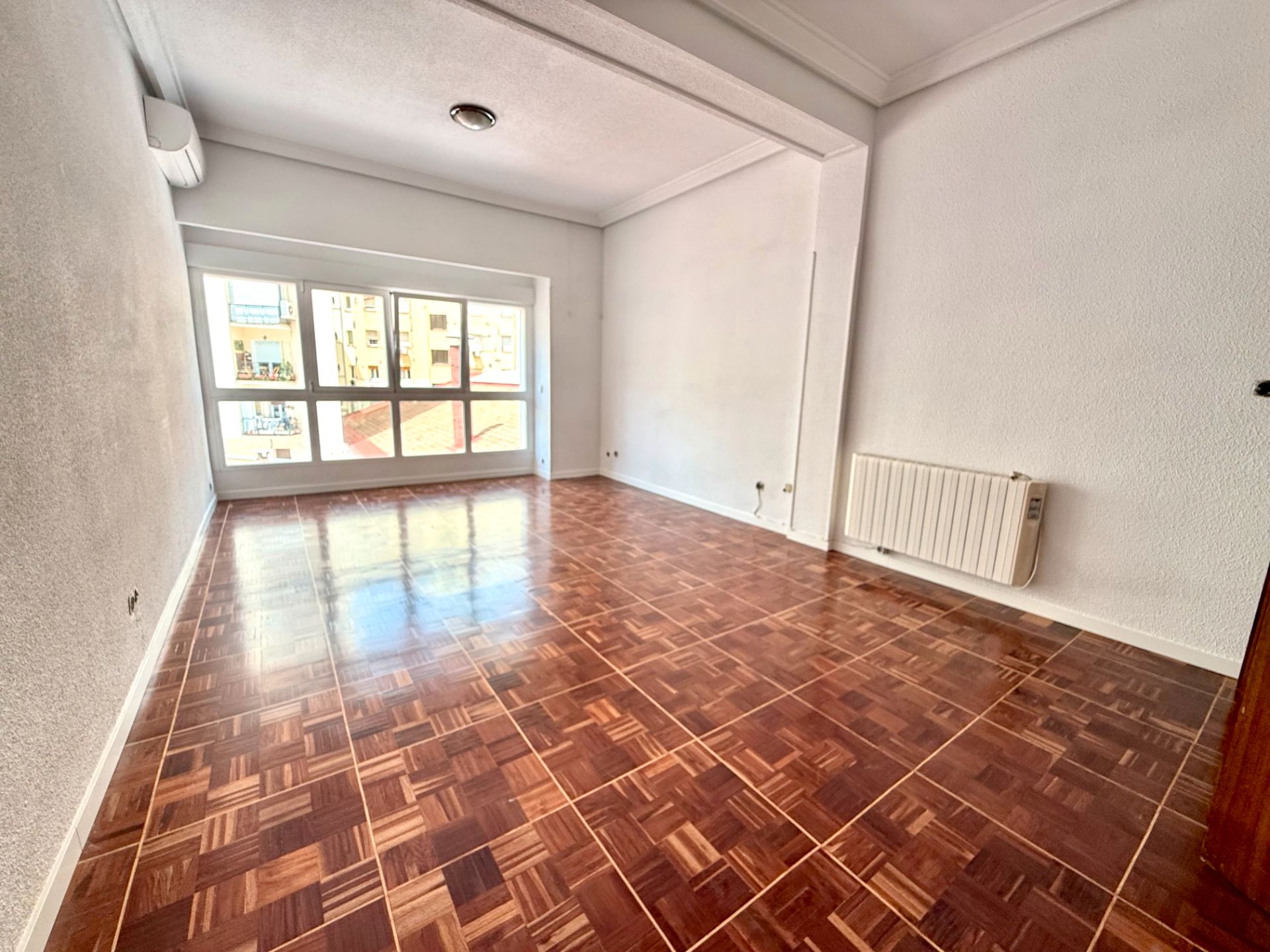 Sala d'estar de Pis de lloguer en  Madrid Capital amb Aire condicionat, Calefacció i Parquet