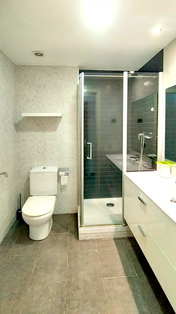 Baño de Piso en venta en Barcelona con Calefacción y Horno