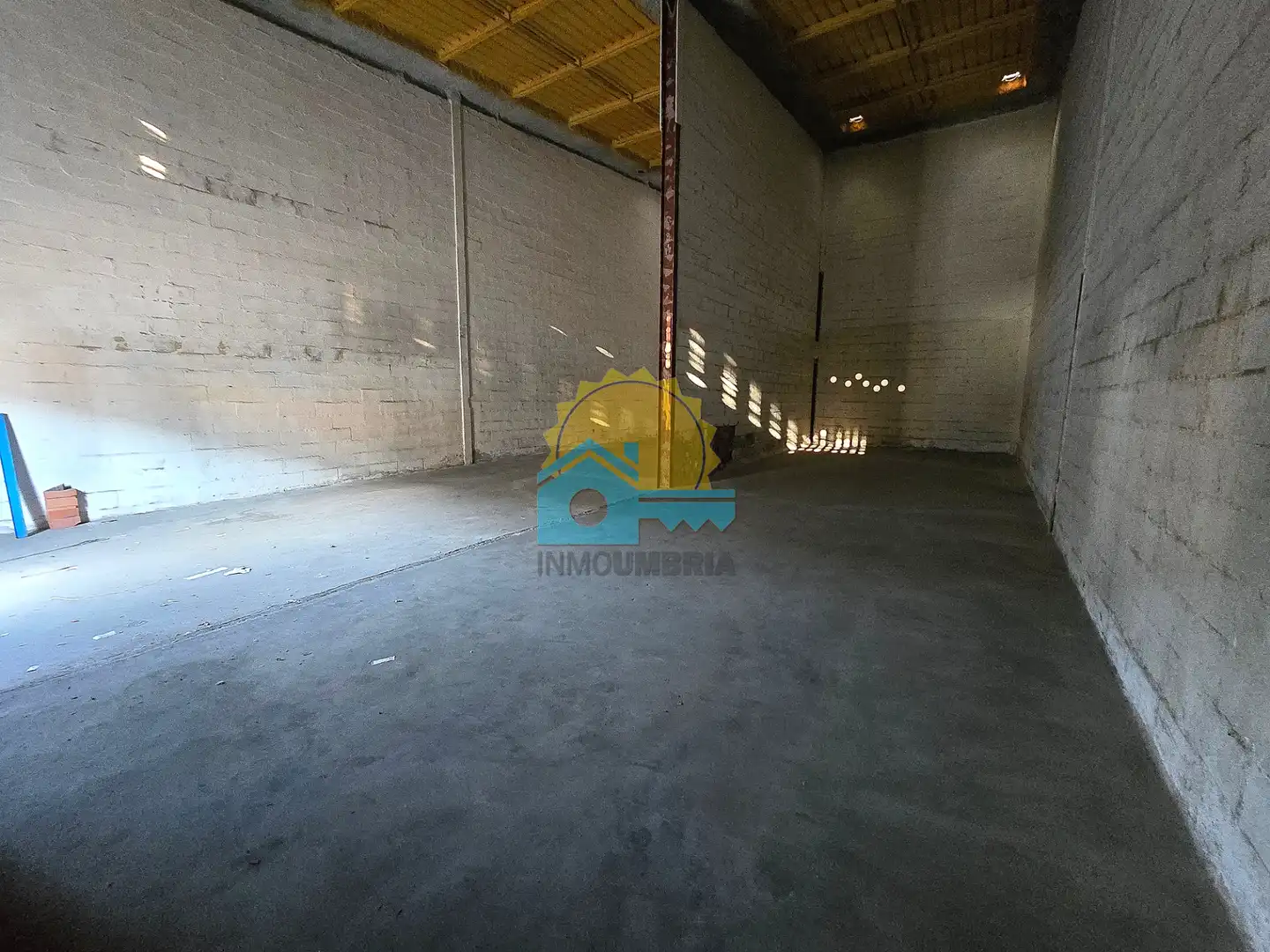 Industrial building for sale in Nuevo Parque - Los Rosales - Tráfico Pesado
