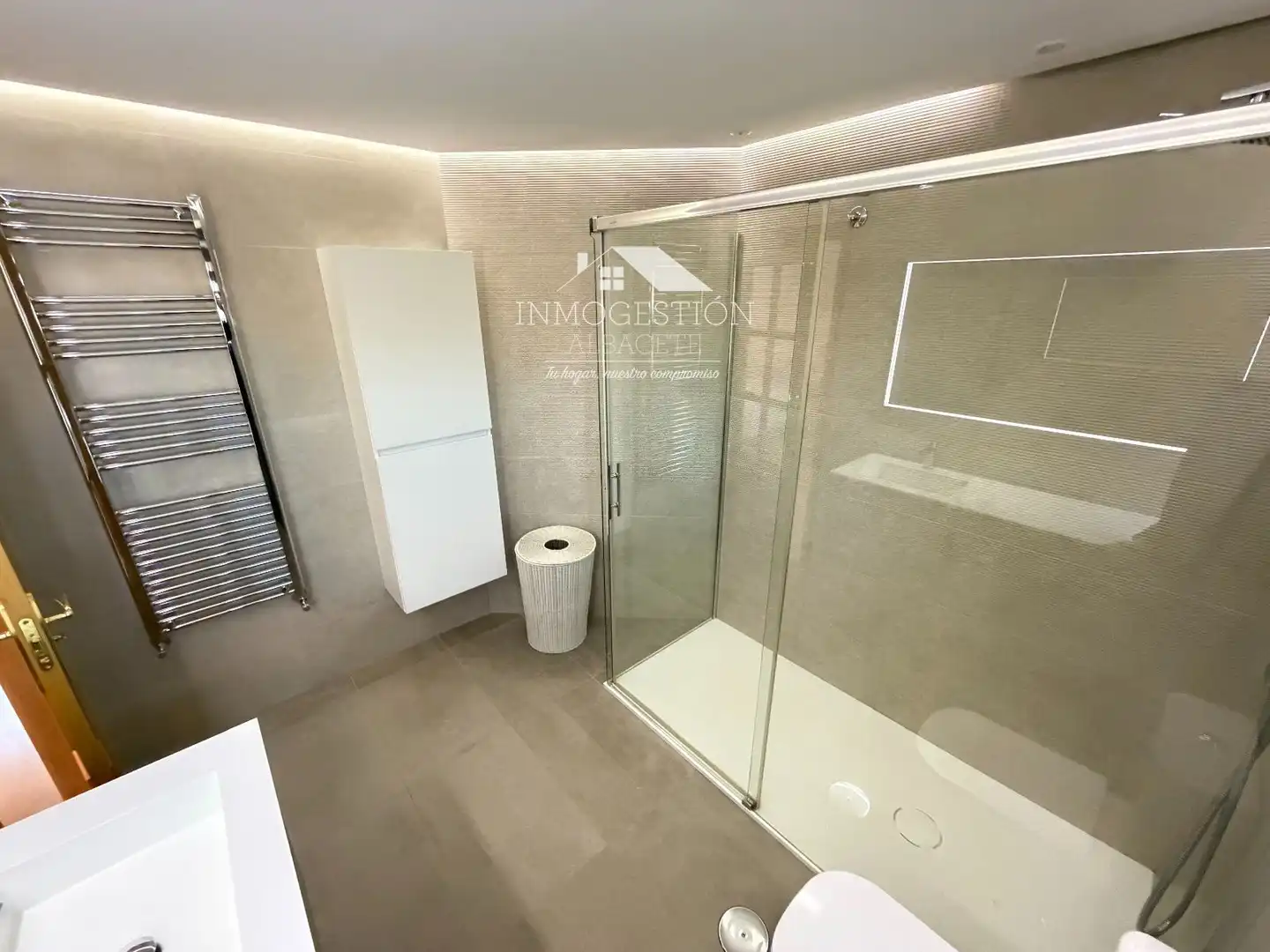 Bathroom of Detached homes for sale in Albacete  with Air Conditioner, Heating and Parquet flooring