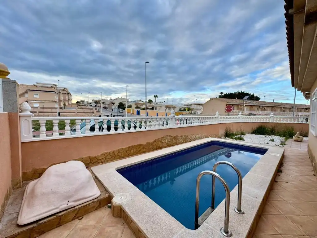 House with pool for sale in Calle Cabeza de Manzaneda, imagen 2