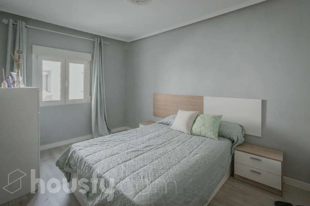 Bedroom of Flat for sale in Valladolid  with Air Conditioner and Terrace