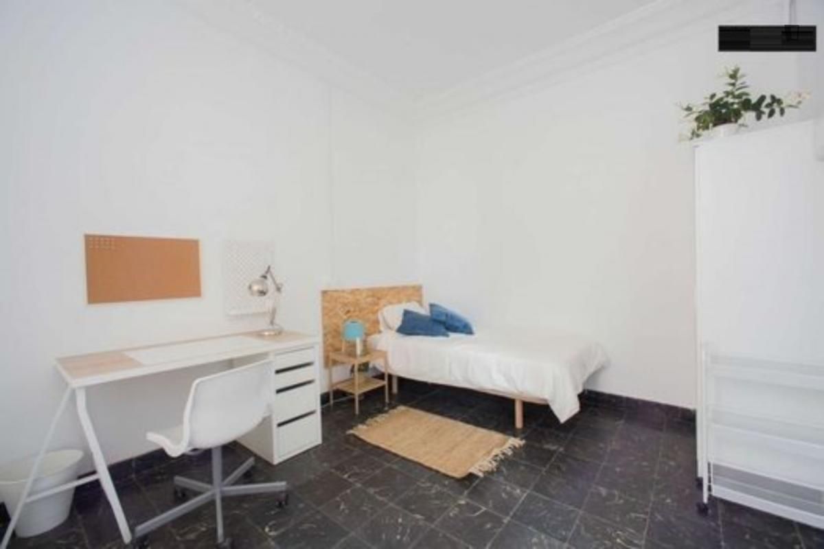 Dormitori de Casa o xalet per a compartir en  Valencia Capital amb Aire condicionat, Calefacció i Moblat