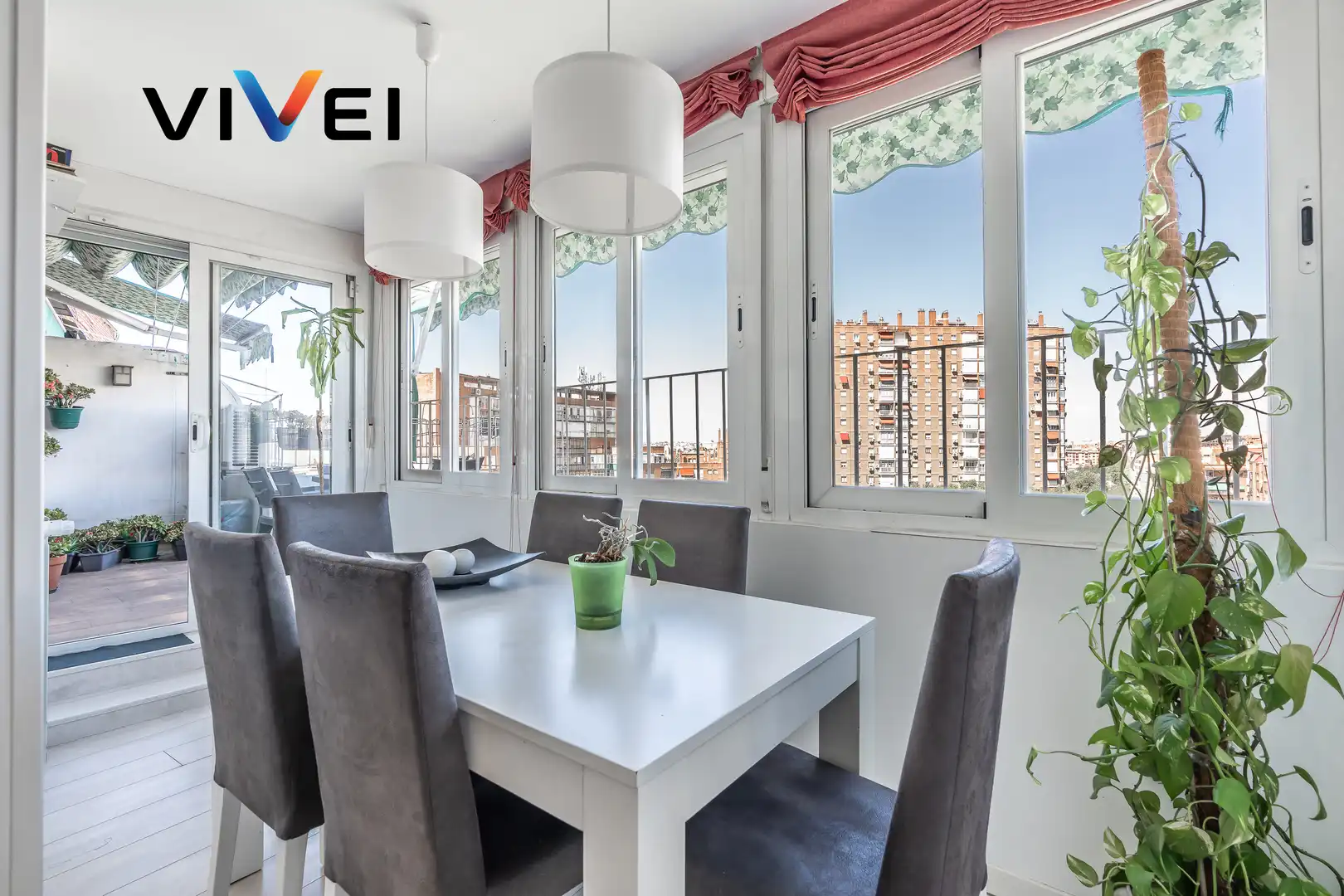 Esszimmer von Dachboden zum Verkauf in Madrid mit Heizung, Terrasse und Balkon