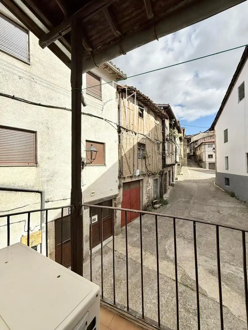 Vista exterior de Casa o xalet de lloguer en San Esteban de la Sierra amb Aire condicionat, Calefacció i Terrassa