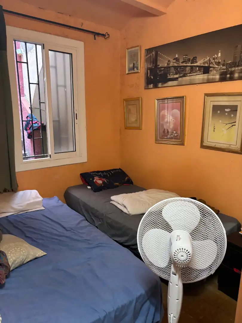 Schlafzimmer von Wohnung zum Verkauf in Badalona mit Ofen