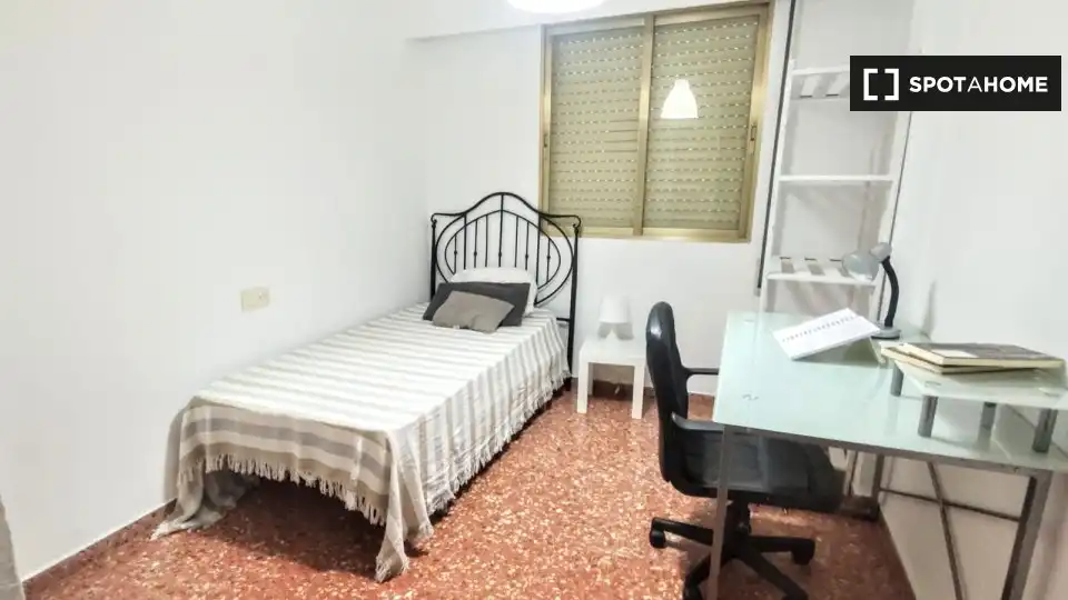 Habitación de Piso de alquiler en Burjassot con Aire acondicionado, Calefacción y Amueblado
