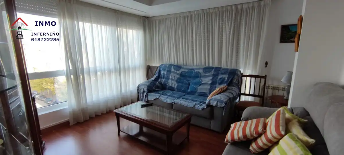 Sala d'estar de Pis en venda en Ferrol