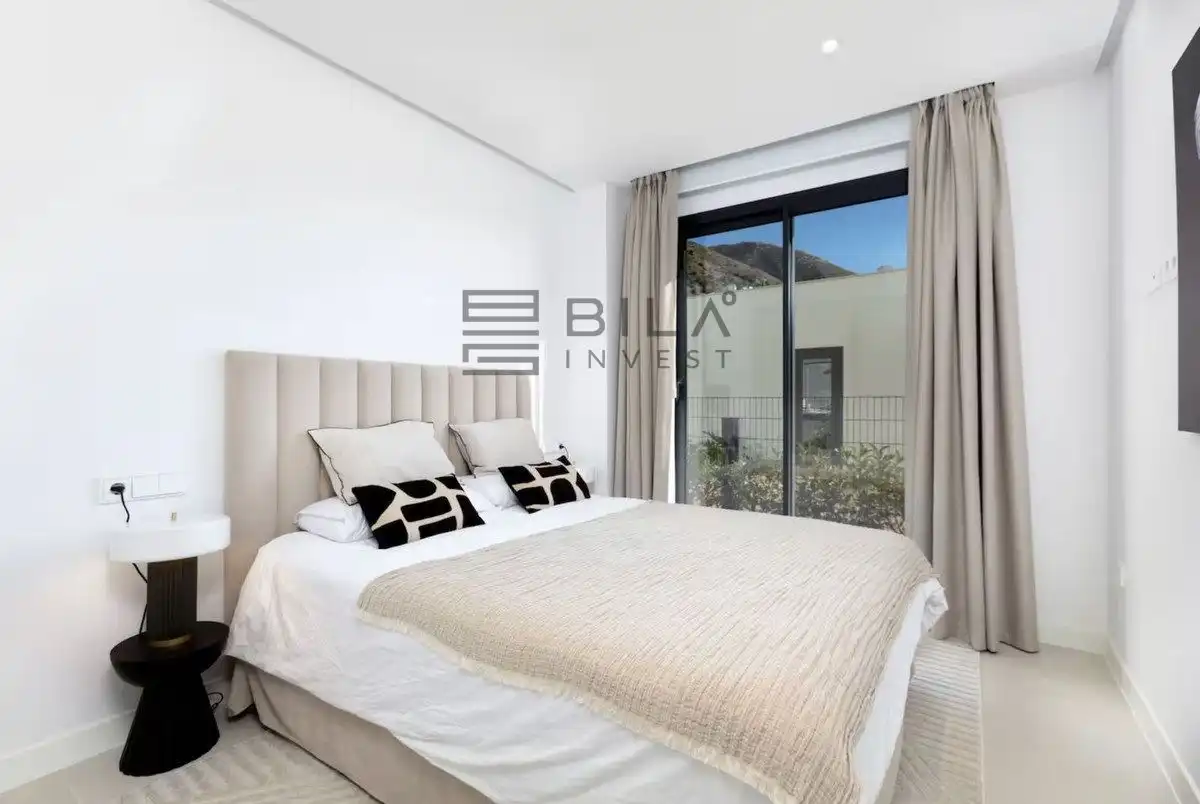 Bedroom of Flat for sale in Fuengirola  with Air Conditioner, Terrace and Storage room