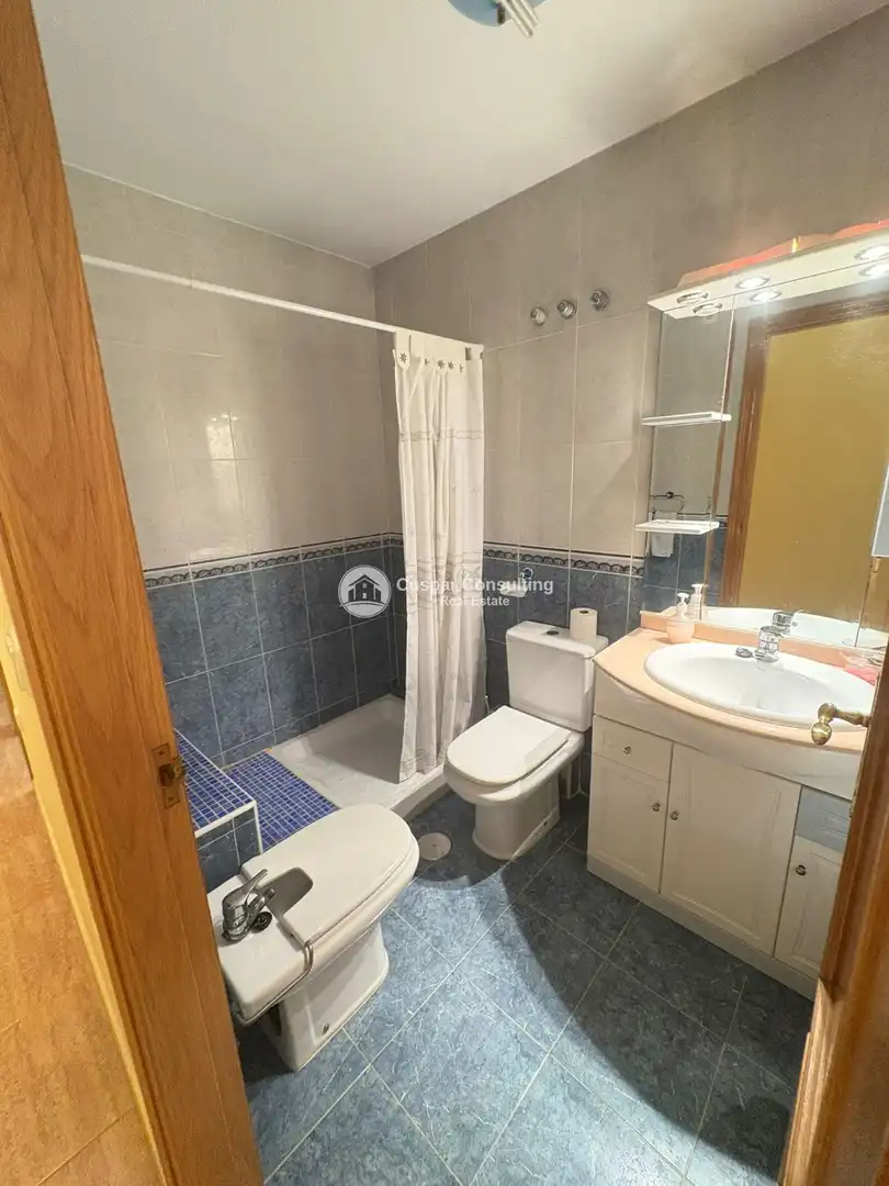 Baño de Ático en venta en Población de Arroyo con Calefacción y Amueblado