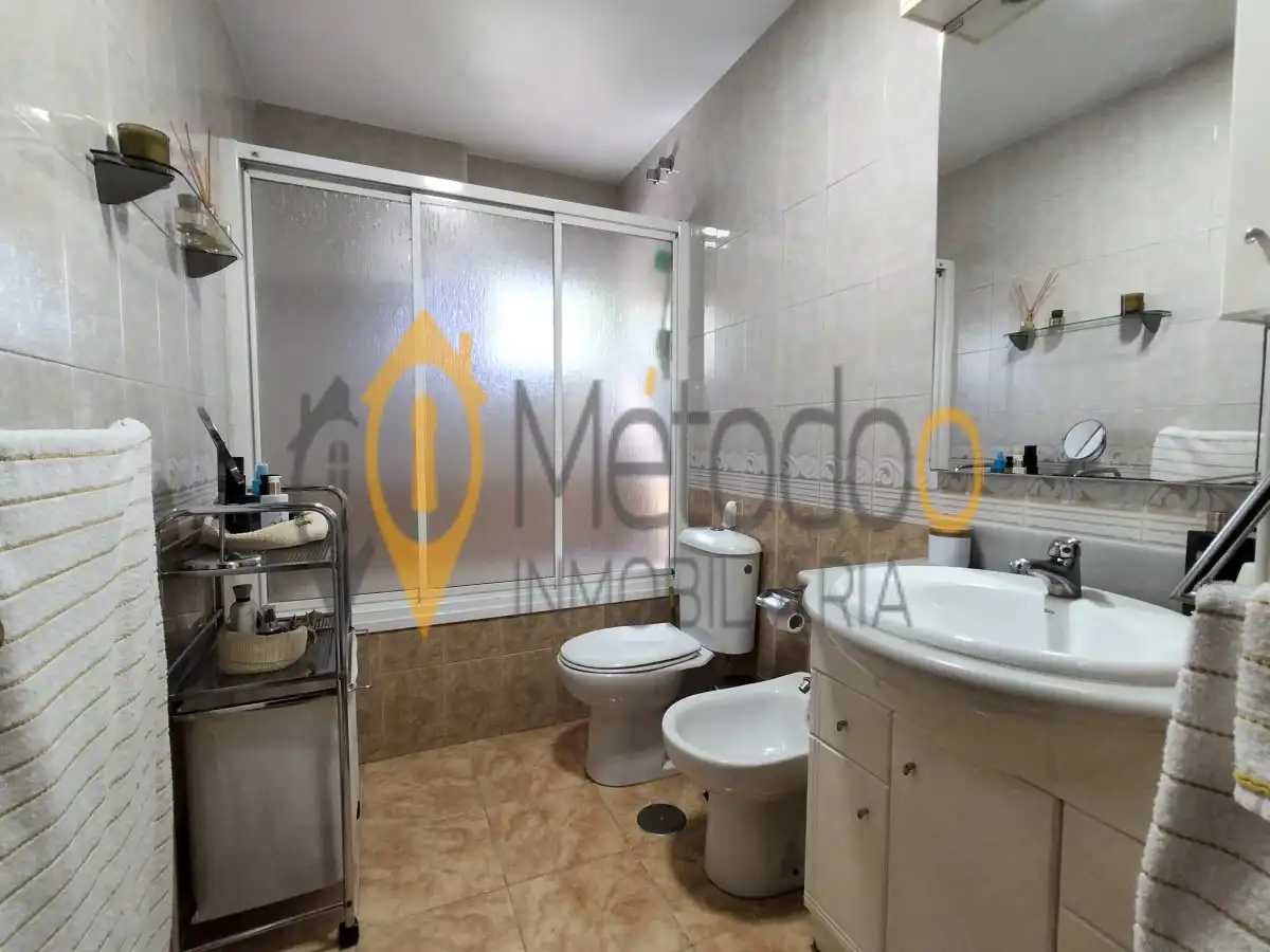 Bathroom of Flat for sale in Sevilla  with Air Conditioner, Heating and Furnished