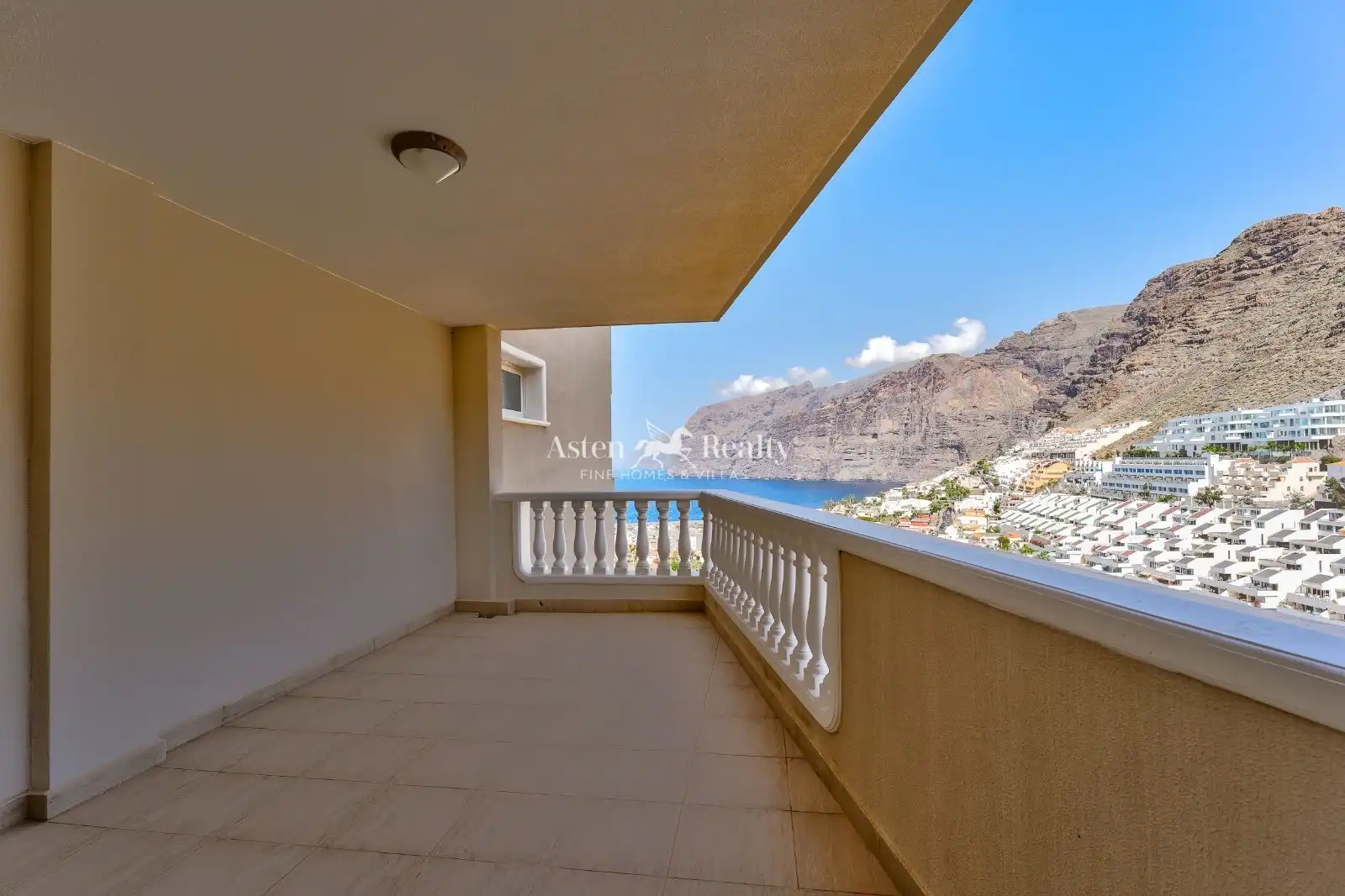 Vista exterior de Àtic en venda en Santiago del Teide amb Aire condicionat, Terrassa i Piscina
