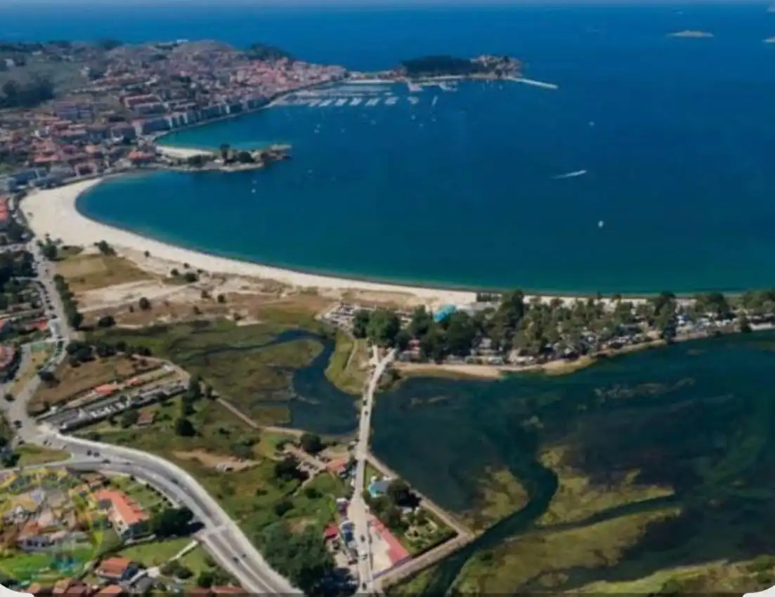 Vista exterior de Pis en venda en Baiona amb Calefacció, Traster i Balcó