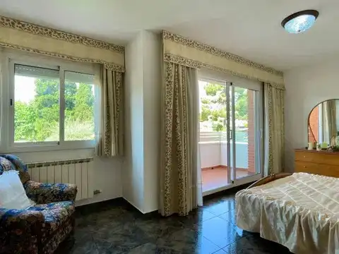 Casa aparellada amb terrassa en venda a Carrer Puigmal, imagen 63