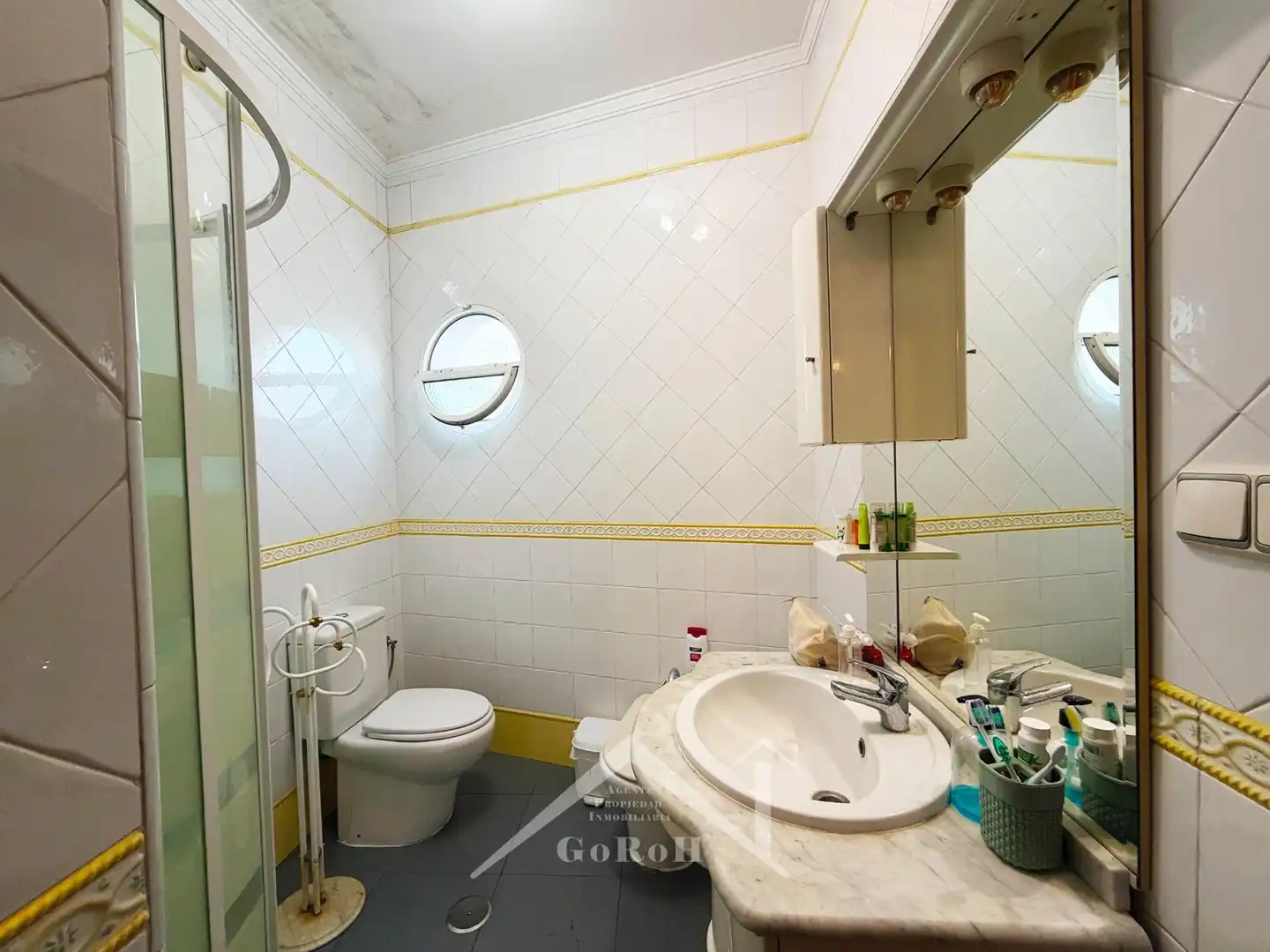 Baño de Edificio en venta en Almadén de la Plata, Sevilla