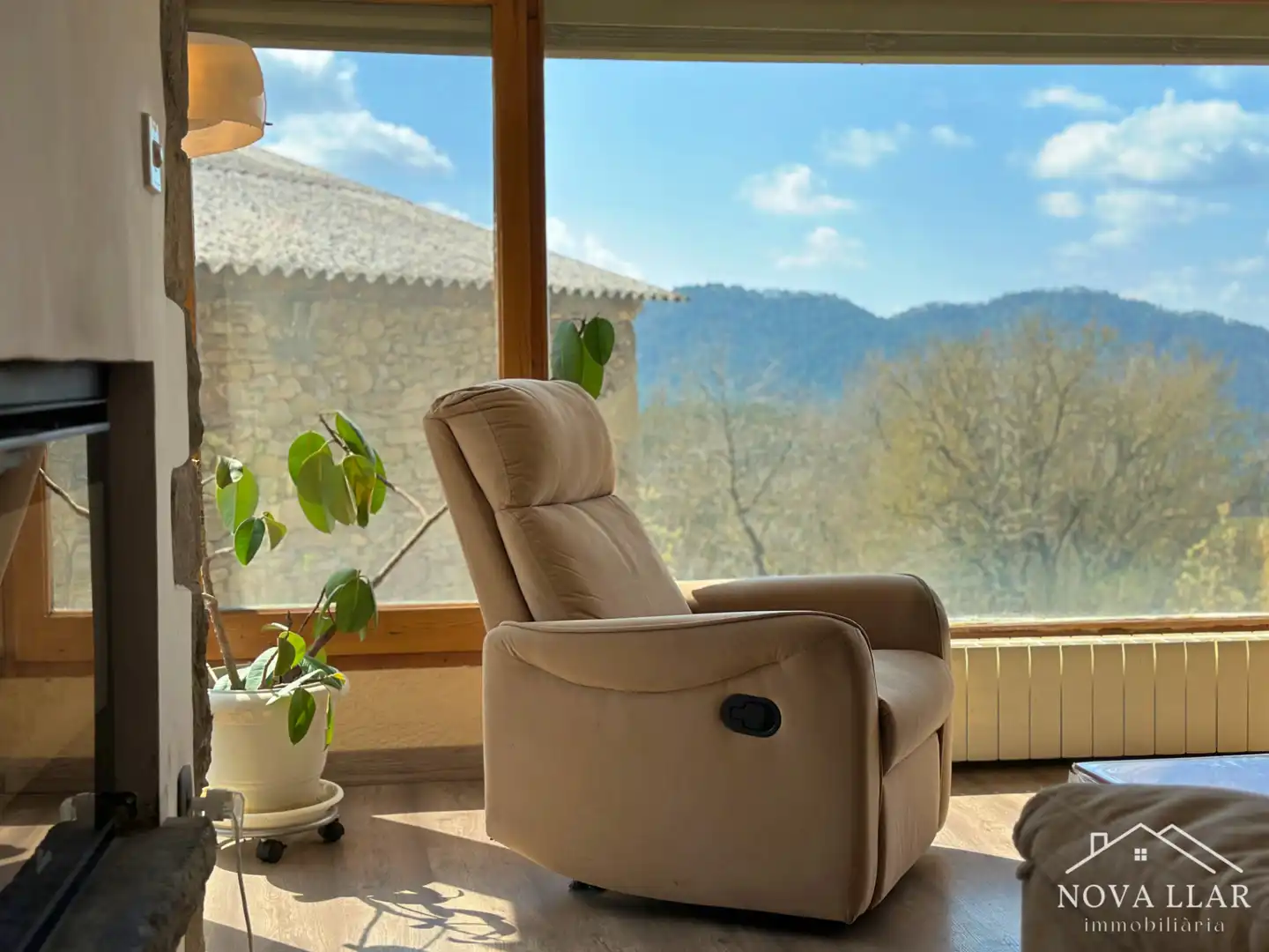 Sala de estar de Finca rústica en venta en Les Llosses con Calefacción, Jardín privado y Parquet