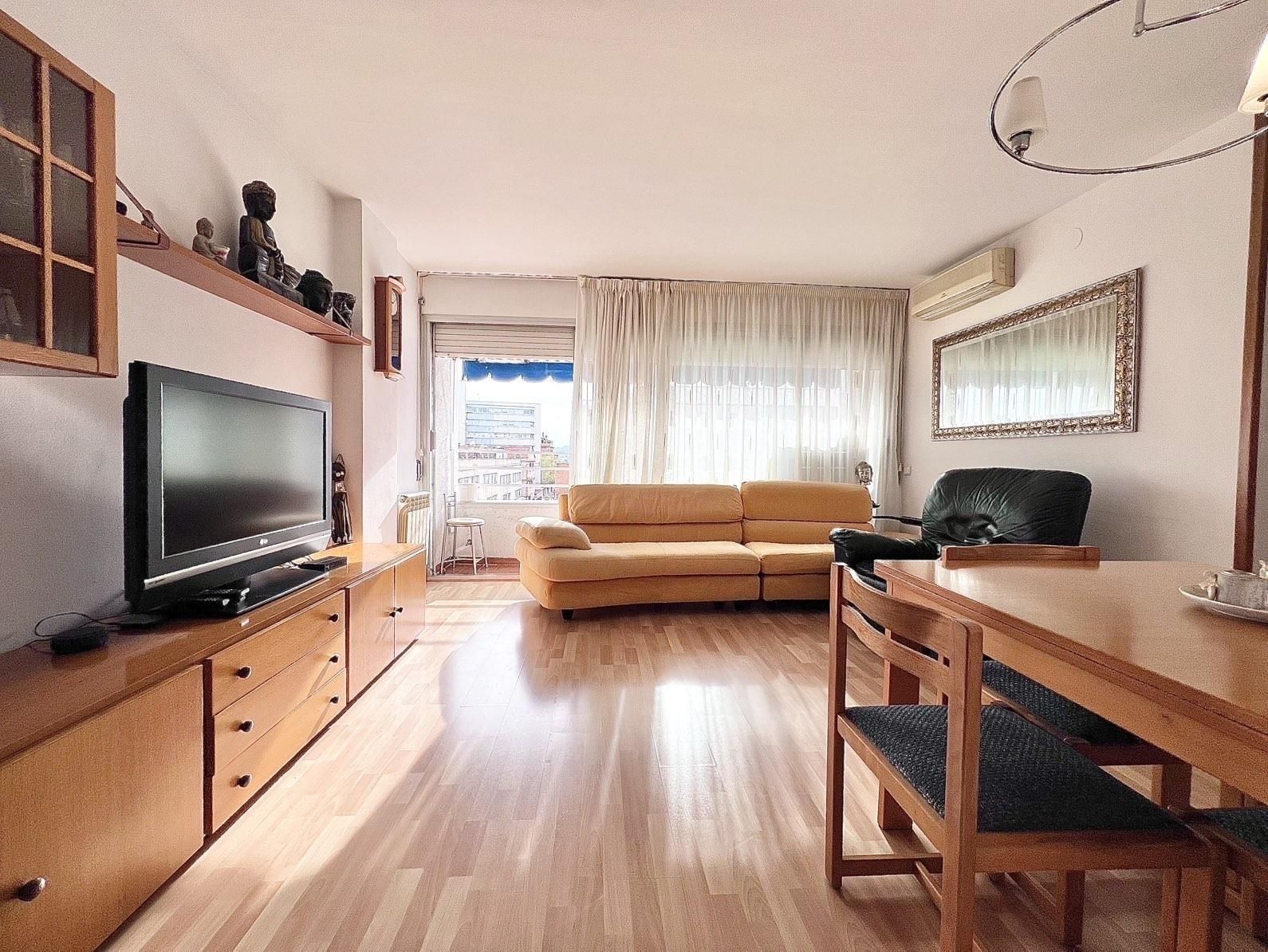 Living room of Flat for sale in Sabadell  with Air Conditioner, Heating and Parquet flooring