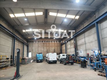 Nau industrial de lloguer a Carrer del Mestral 5