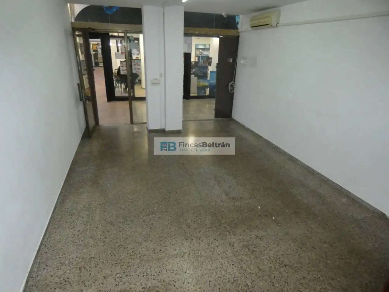 Locale commerciale in vendita a Calle ESCOLES CRISTIANES, imagen 3