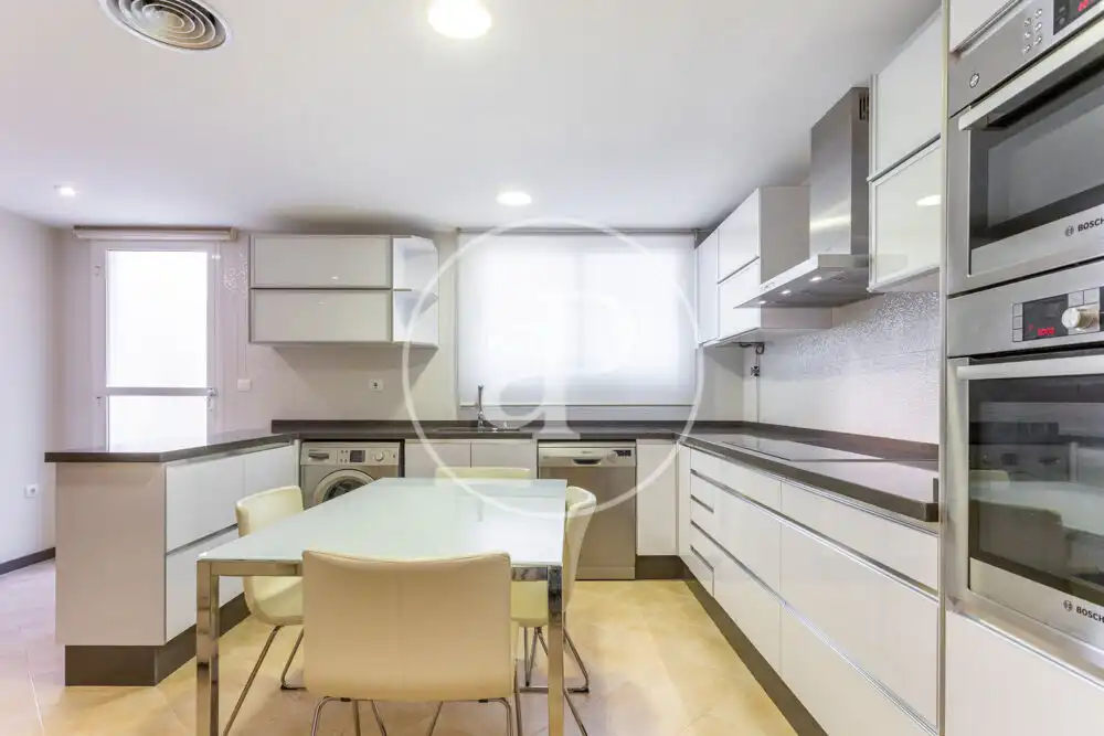 Cocina de Dúplex de alquiler en Burjassot con Aire acondicionado, Calefacción y Amueblado