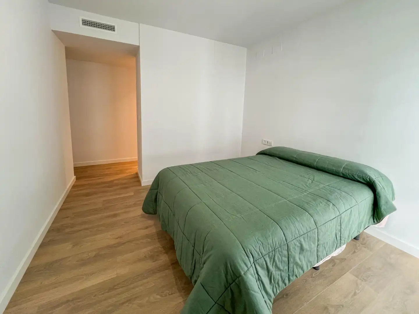 Bedroom of Flat for sale in Valencia  with Air Conditioner, Heating and Private garden