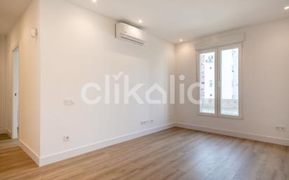 Bedroom of Flat for sale in  Madrid Capital  with Air Conditioner, Heating and Terrace