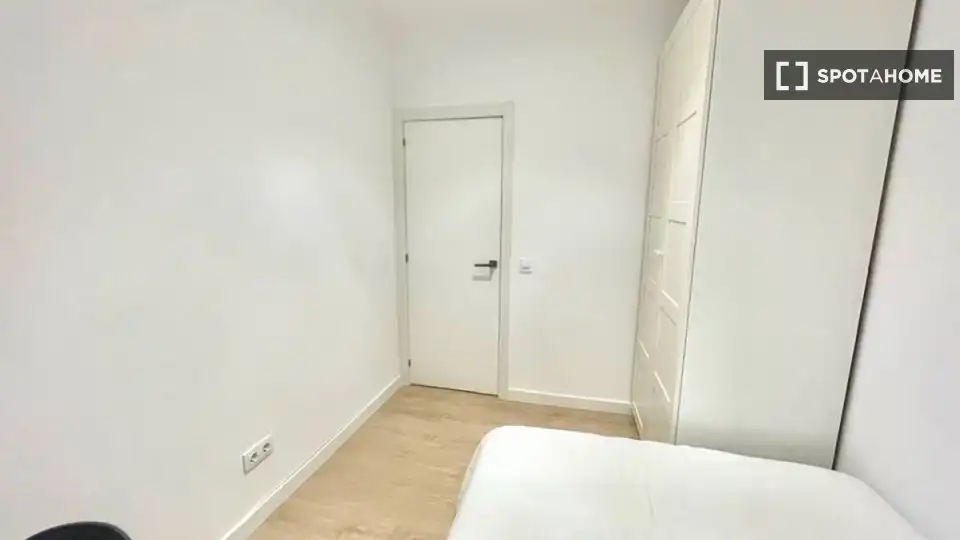 Habitación de Piso de alquiler en Madrid con Aire acondicionado, Calefacción y Amueblado