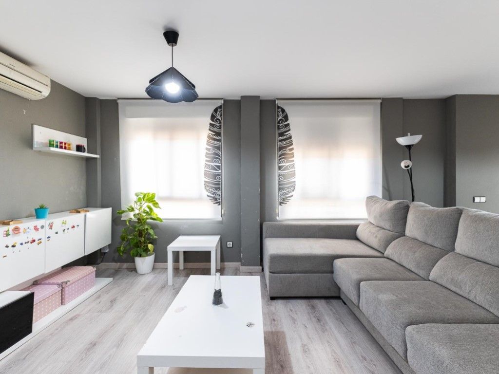 Sala d'estar de Pis en venda en Paterna amb Aire condicionat, Forn i Balcó