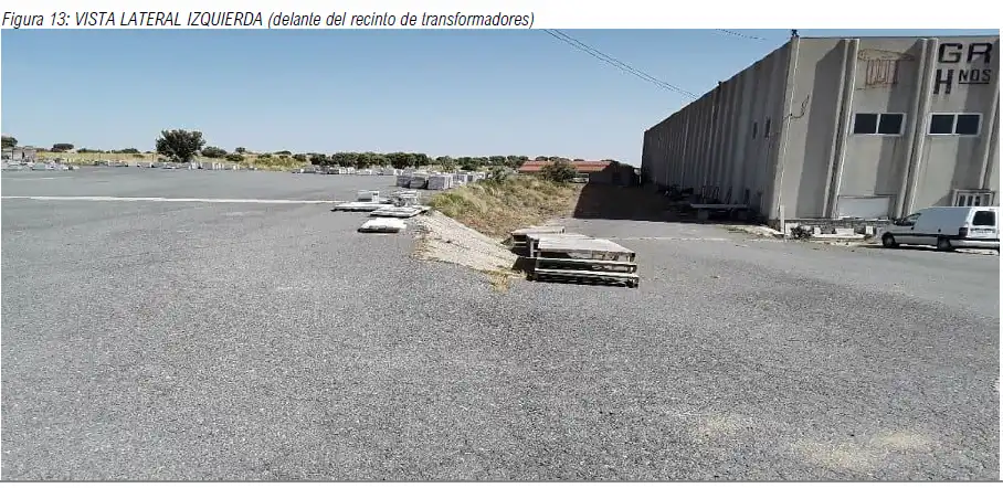 Vista exterior de Nave industrial en venta en Villacastín