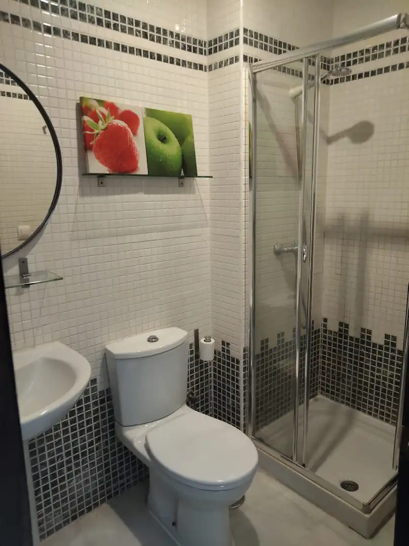 Baño de Apartamento de alquiler en Sevilla con Aire acondicionado, Calefacción y Amueblado
