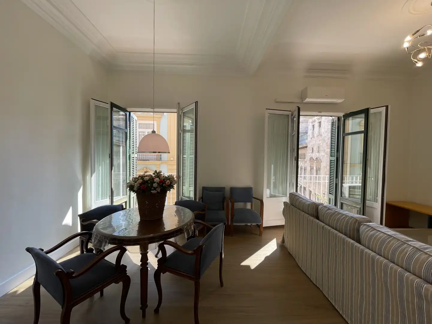 Sala d'estar de Pis de lloguer en Valencia amb Aire condicionat, Calefacció i Parquet