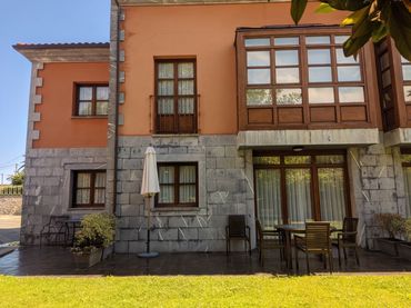 Apartment with pool to rent in Póo 52