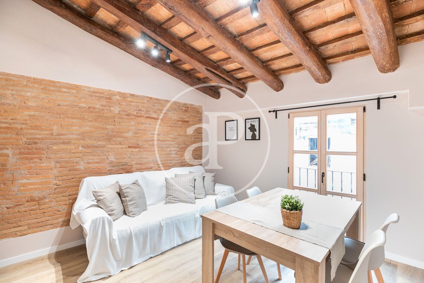 Exterior view of Flat to rent in  Barcelona Capital  with Air Conditioner, Heating and Furnished