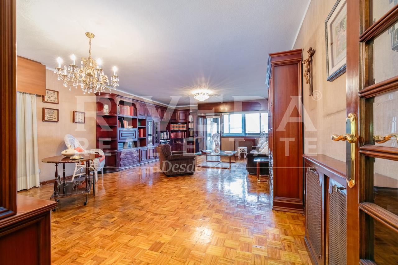 Sala d'estar de Pis en venda en Vigo  amb Calefacció, Parquet i Terrassa