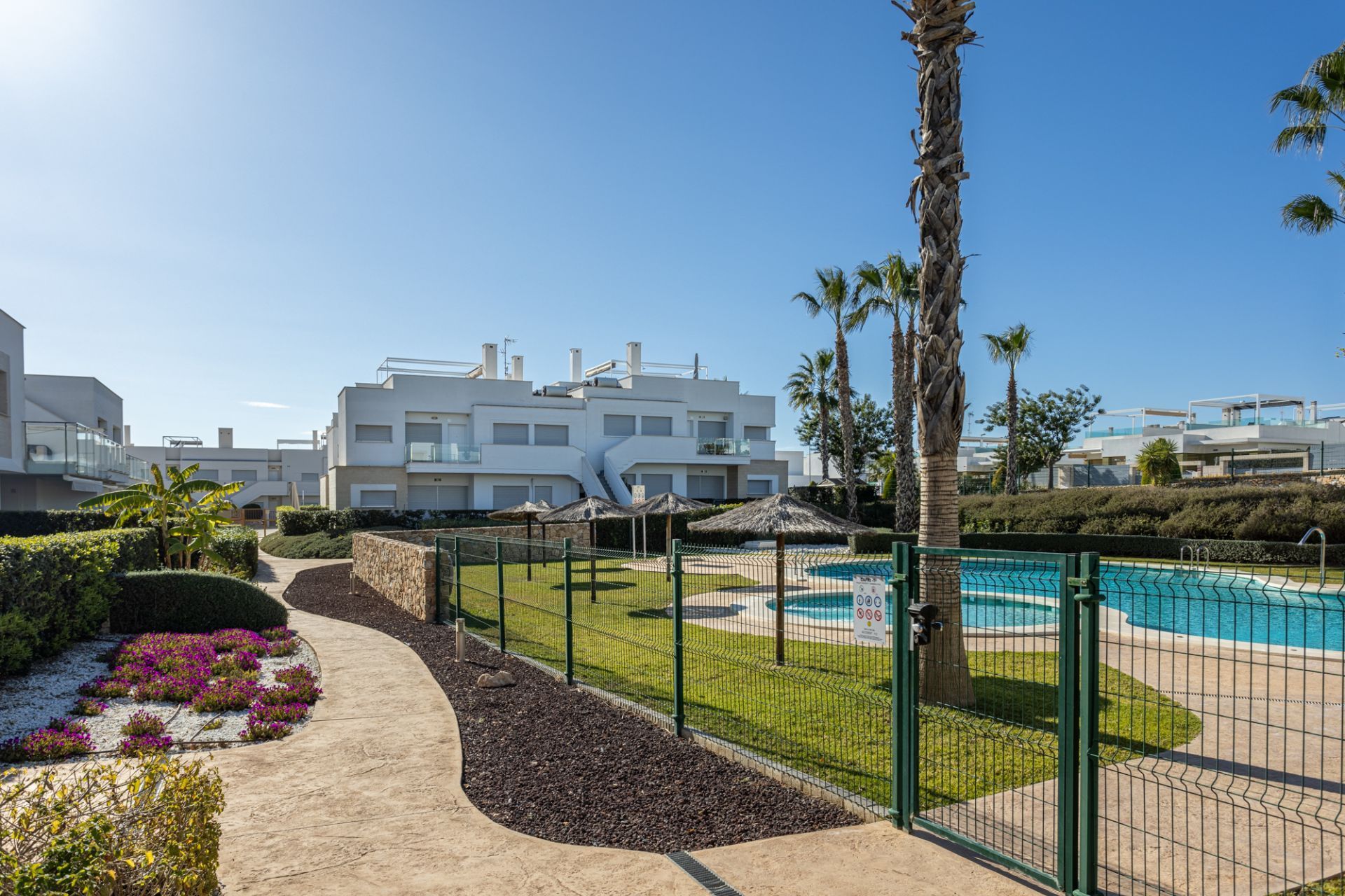 Vista exterior de Apartament en venda en Orihuela amb Aire condicionat, Calefacció i Jardí privat