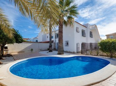 Casa amb piscina en venda a Zona Carrefour - Urbanizaciones