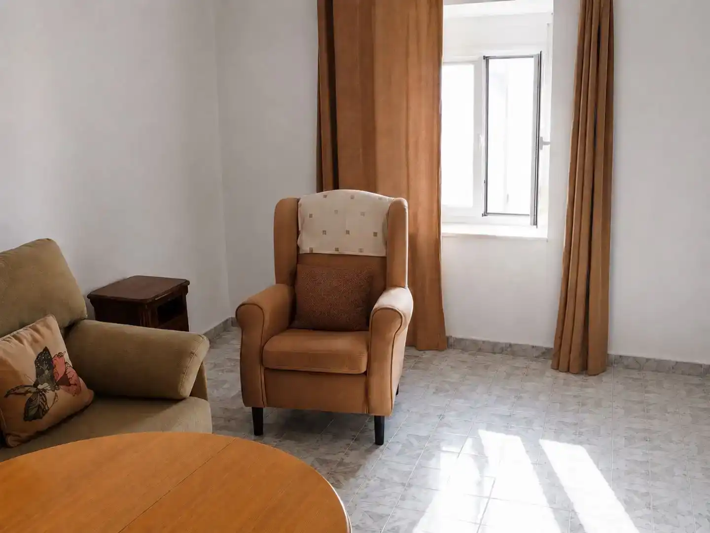 Sala d'estar de Casa adosada en venda en Jerez de los Caballeros amb Aire condicionat
