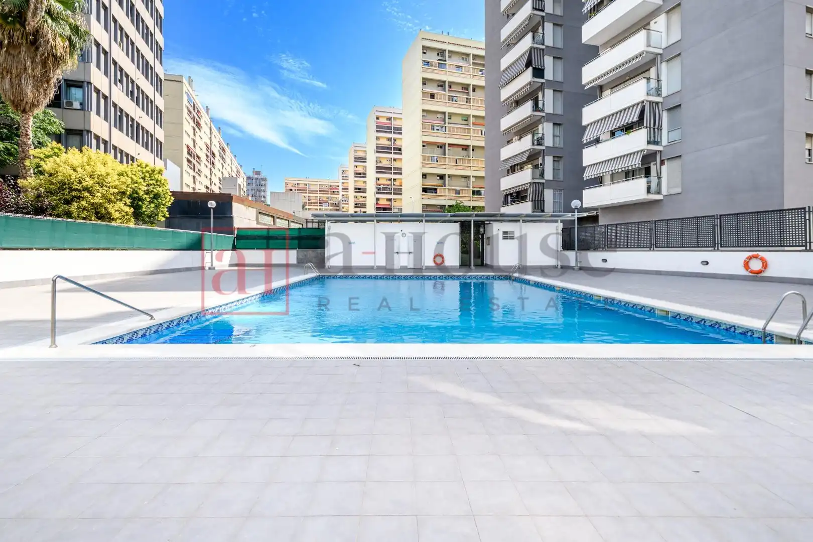 Swimming pool of Flat for sale in Barcelona  with Air Conditioner, Heating and Terrace