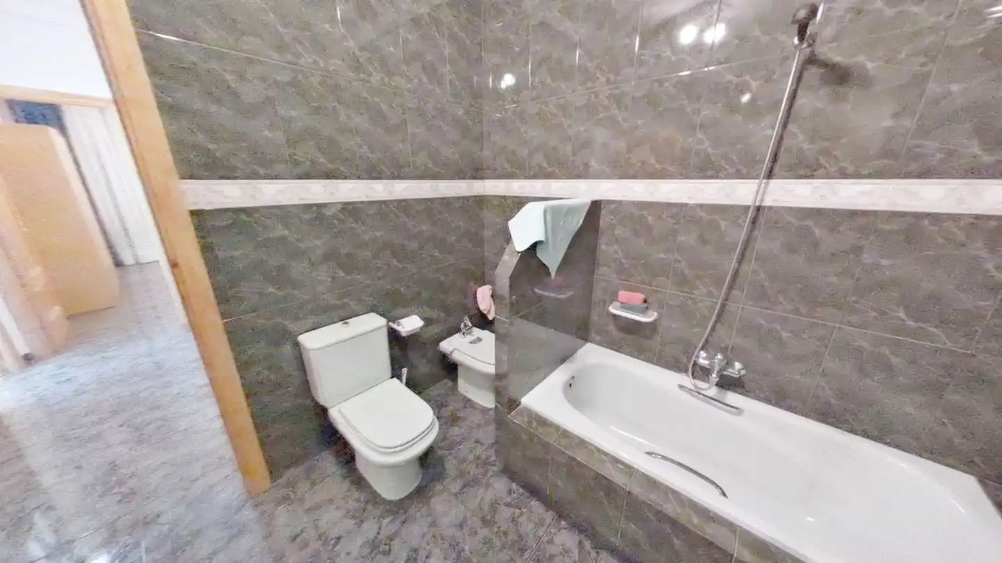 Baño de Piso en venta en Navahermosa con Calefacción, Terraza y Amueblado