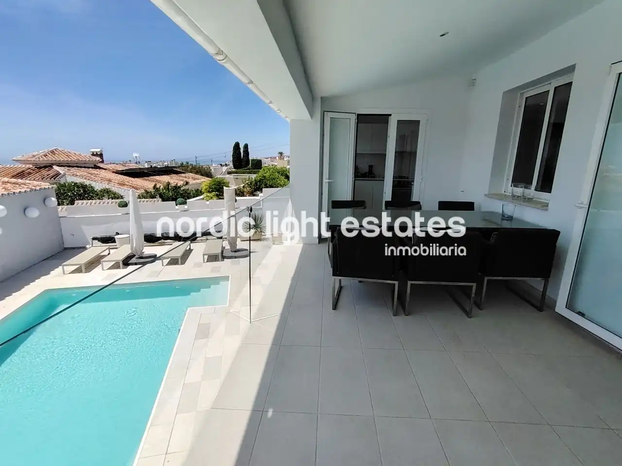 Vista exterior de Casa o chalet en venta en Nerja con Terraza y Piscina