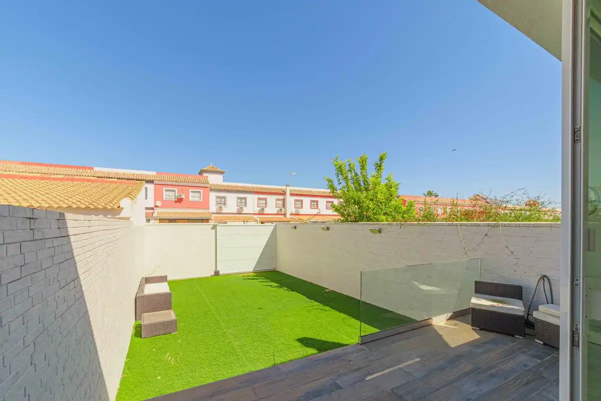 Terraza de Casa o chalet en venta en Huévar del Aljarafe con Aire acondicionado, Calefacción y Jardín privado