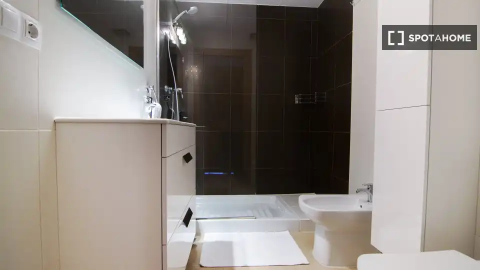 Flat with terrace to rent in Ciutat Vella, imagen 3