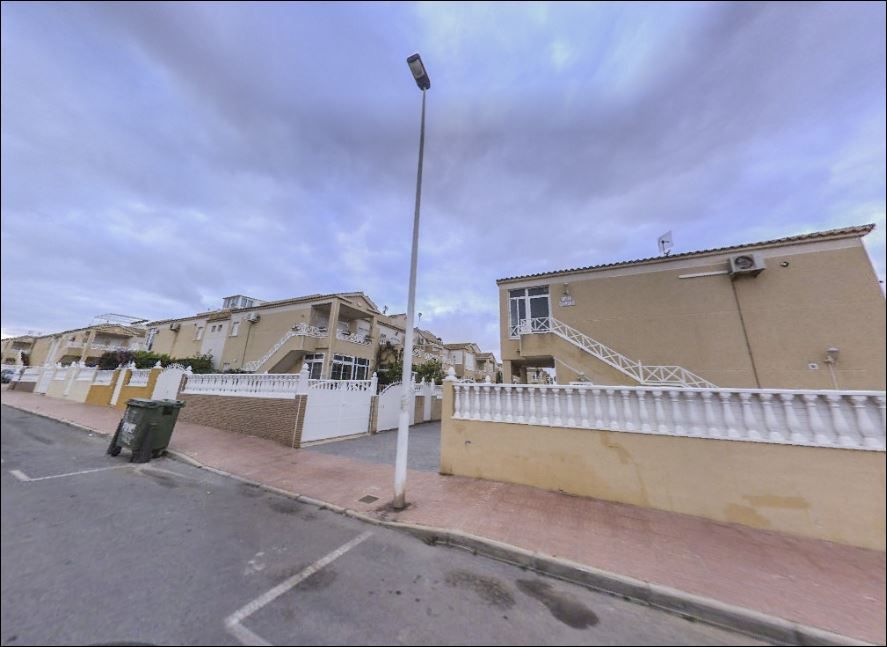 Vista exterior de Casa adosada en venda en Torrevieja