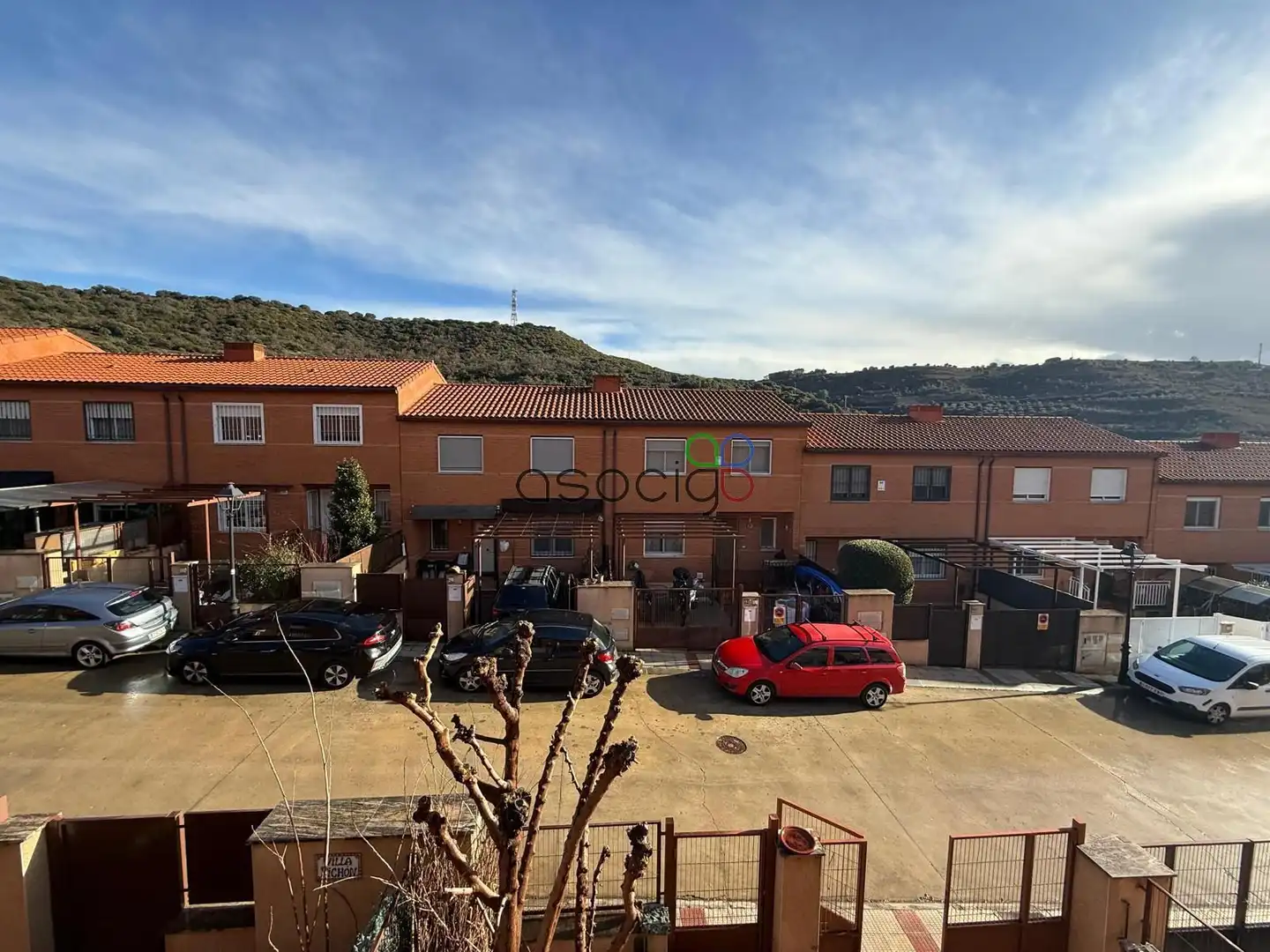 Vista exterior de Casa adosada en venta en Chiloeches con Calefacción y Jardín privado