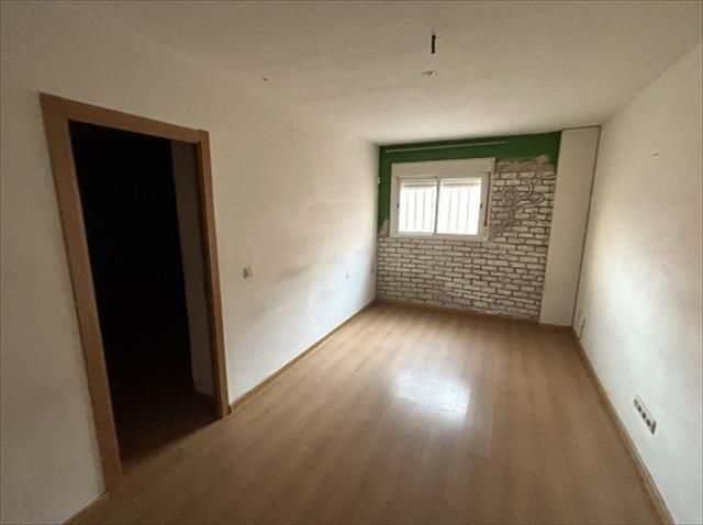Flat for sale in Paseo de San Antonio, Centro