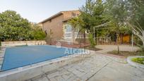 Vista exterior de Casa o xalet en venda en Torrejón del Rey amb Calefacció, Terrassa i Piscina