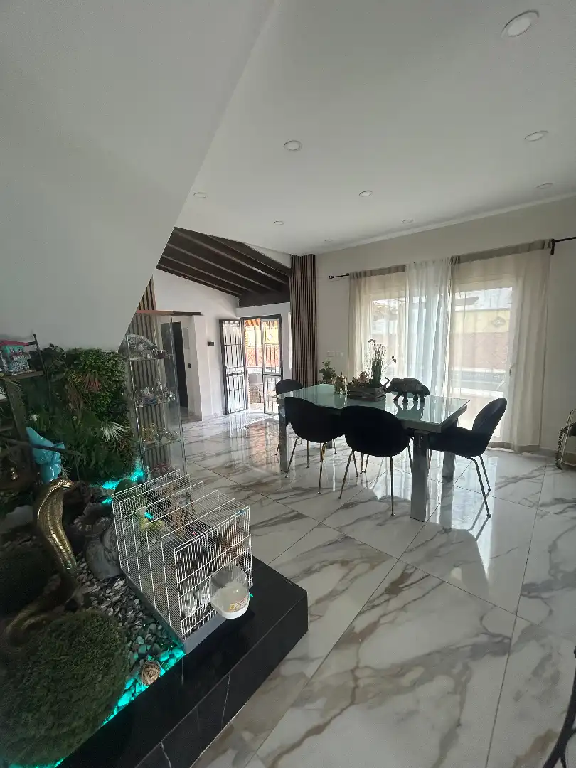 Menjador de Casa o xalet en venda en Alhaurín de la Torre amb Aire condicionat, Jardí privat i Terrassa
