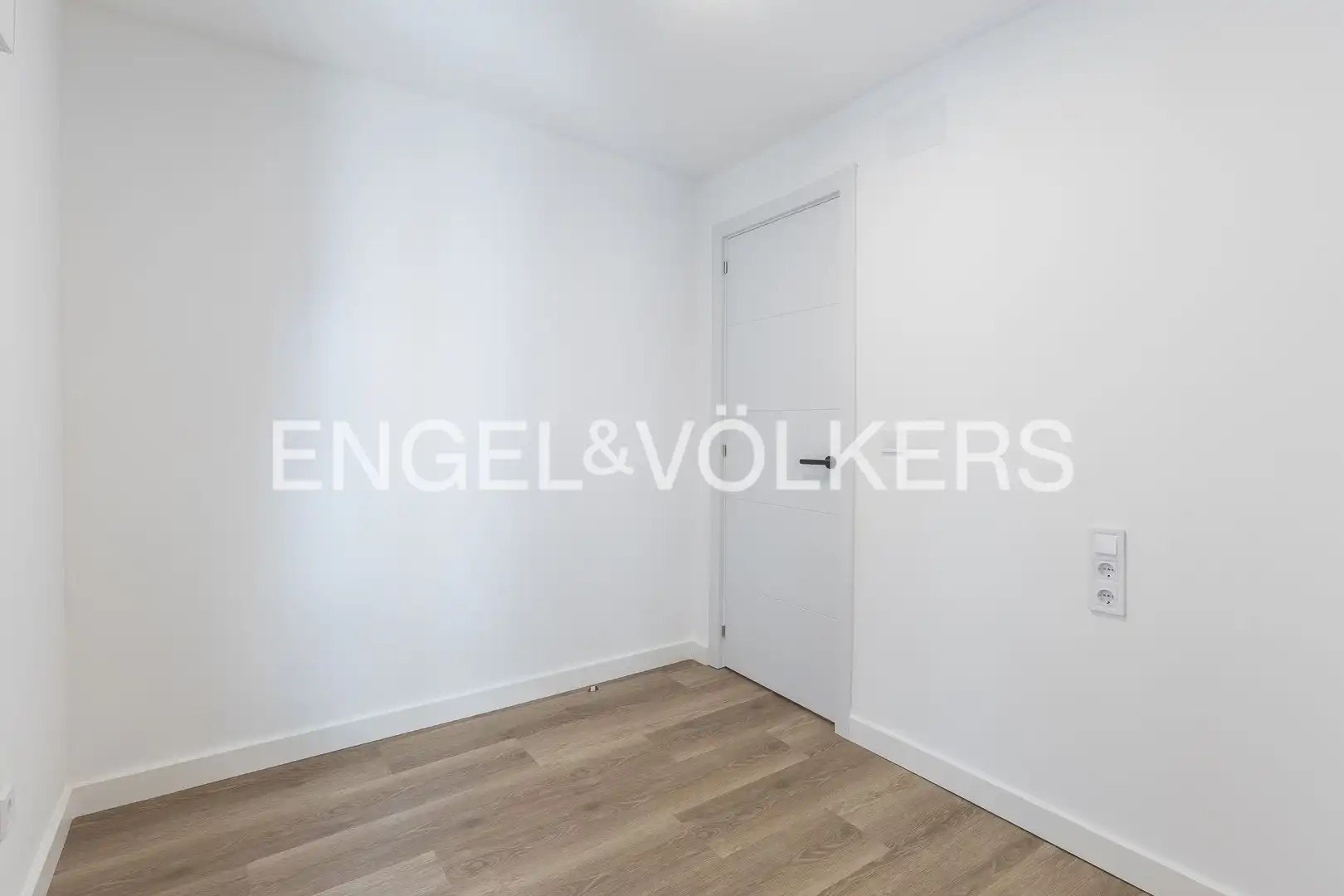 Flat for sale in L'Hospitalet de Llobregat  with Heating and Balcony